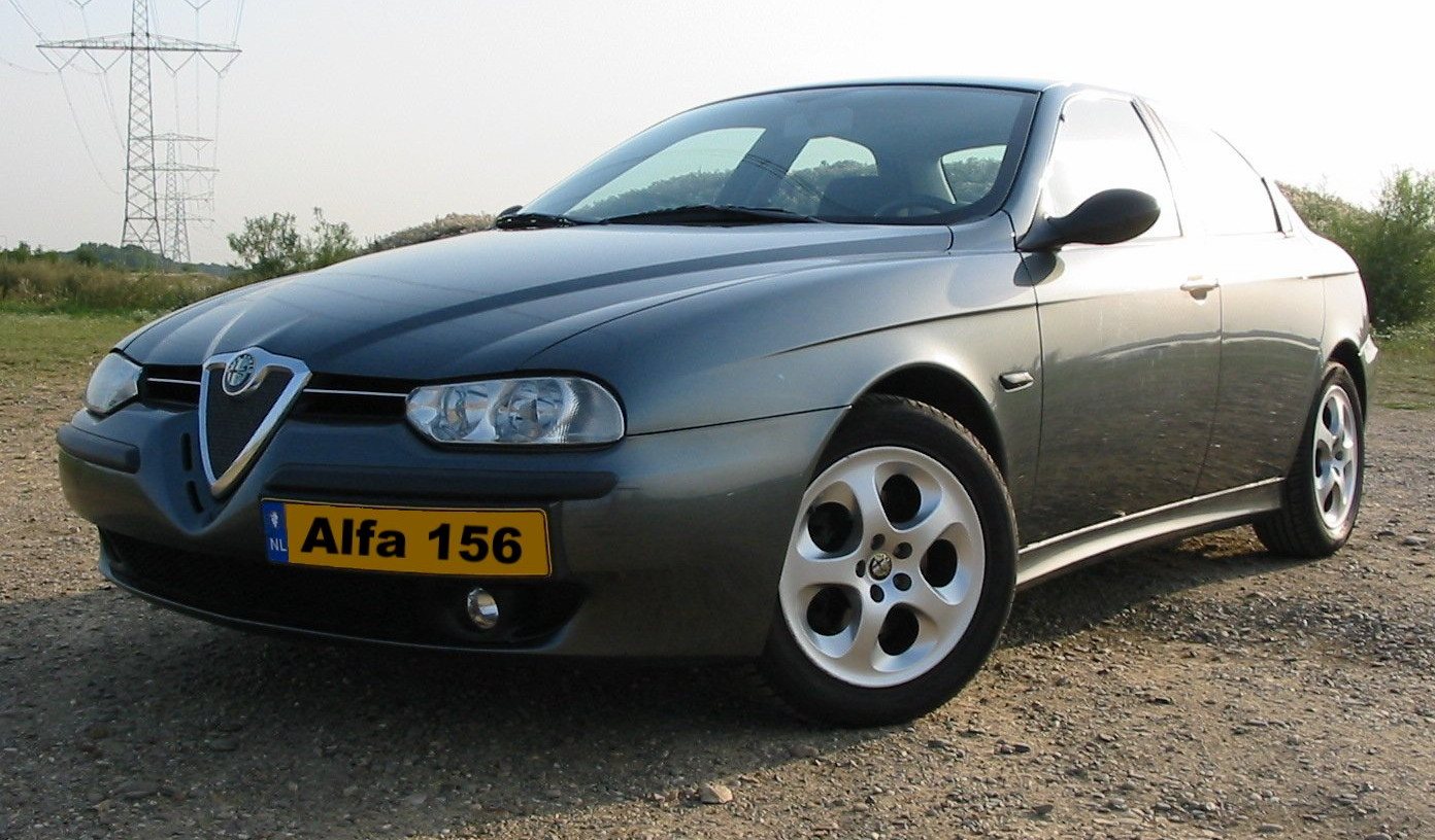 Silver Alfa Romeo 156 Selespeed viewed from the front-left.