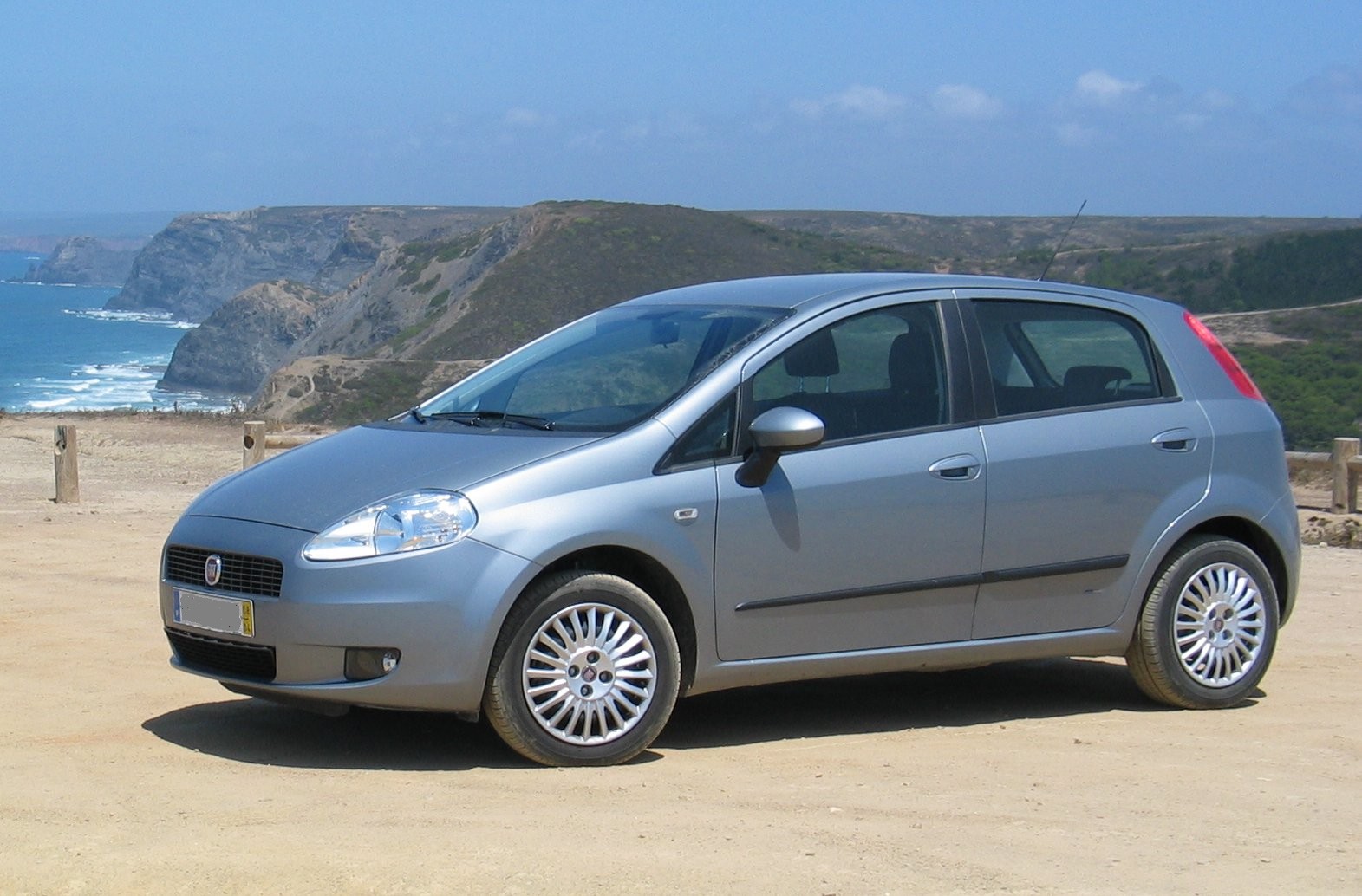 Fiat Grande Punto Project 199 five-door hatchback in front three-quarter view.